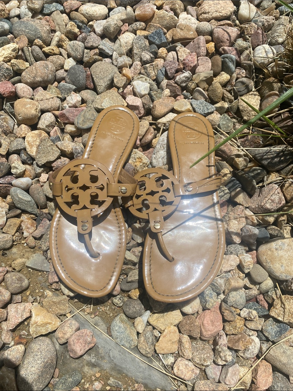 Tory Burch Tan Leather Logo Thong Sandals - Picture 2 of 8